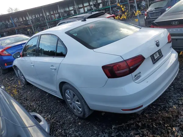 3VW2B7AJ8HM356981 2017 VOLKSWAGEN JETTA - Image 2