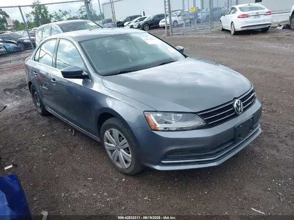 3VW2B7AJ8HM379693 2017 VOLKSWAGEN JETTA - Image 1