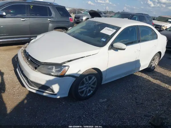 3VW2B7AJ8HM379807 2017 VOLKSWAGEN JETTA - Image 2