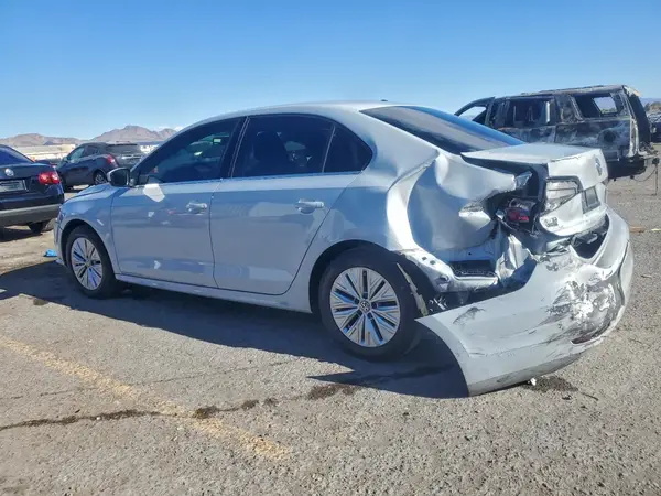 3VW2B7AJ8HM381315 2017 VOLKSWAGEN JETTA - Image 2