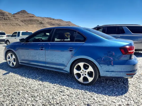 3VW2B7AJ8HM386739 2017 VOLKSWAGEN JETTA - Image 2