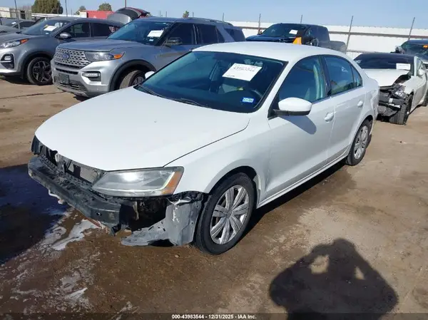 3VW2B7AJ8HM400803 2017 VOLKSWAGEN JETTA - Image 2