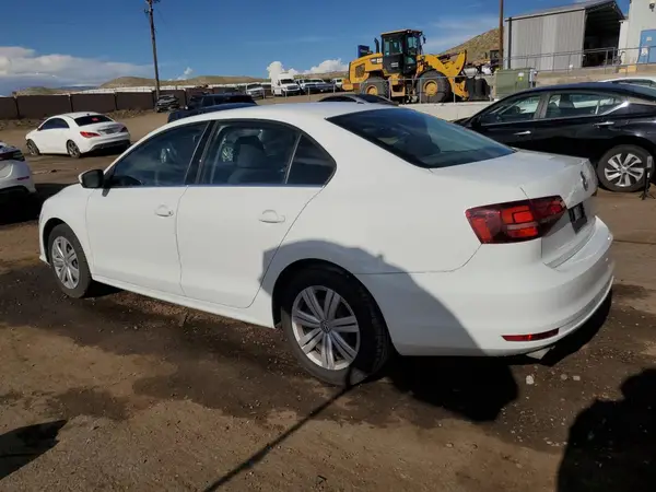 3VW2B7AJ8HM403877 2017 VOLKSWAGEN JETTA - Image 2