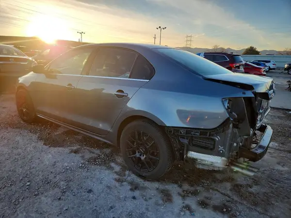 3VW2B7AJ8HM415446 2017 VOLKSWAGEN JETTA - Image 2