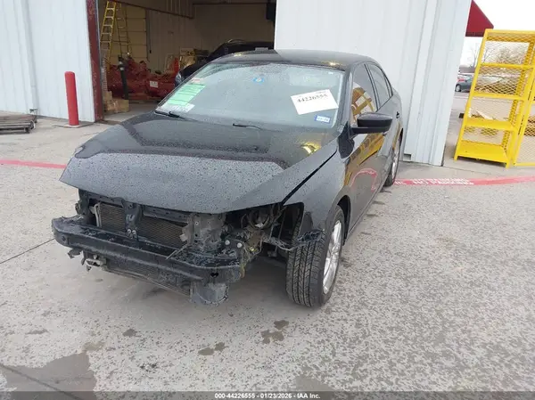 3VW2B7AJ8JM204883 2018 VOLKSWAGEN JETTA - Image 2