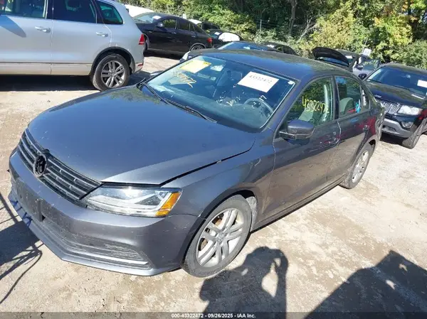 3VW2B7AJ8JM211574 2018 VOLKSWAGEN JETTA - Image 2