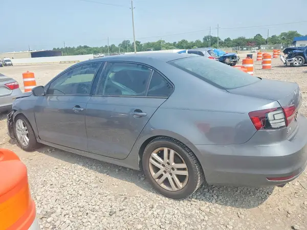 3VW2B7AJ8JM212739 2018 VOLKSWAGEN JETTA - Image 2