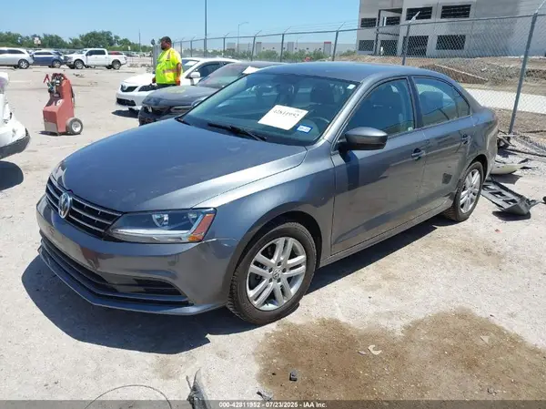 3VW2B7AJ8JM233154 2018 VOLKSWAGEN JETTA - Image 2