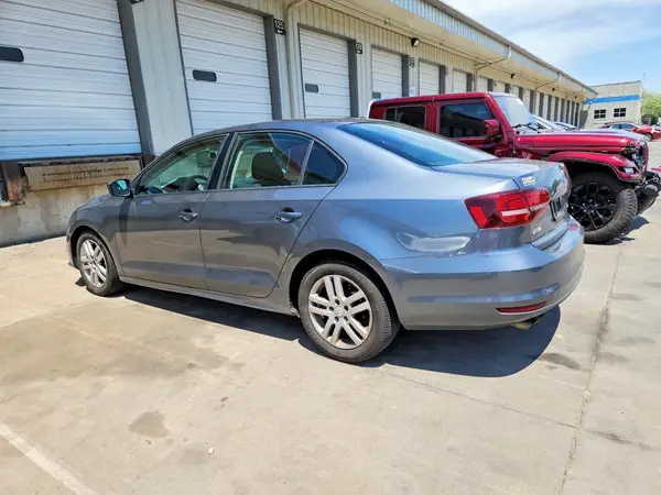 3VW2B7AJ8JM234028 2018 VOLKSWAGEN JETTA - Image 2