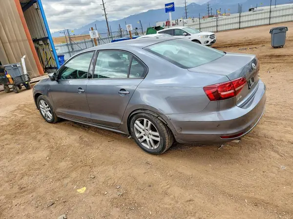 3VW2B7AJ8JM244414 2018 VOLKSWAGEN JETTA - Image 2