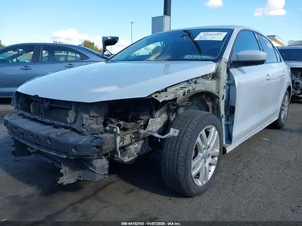 3VW2B7AJ8JM260841 2018 VOLKSWAGEN JETTA - Image 2
