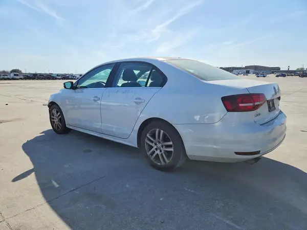 3VW2B7AJ9HM204644 2017 VOLKSWAGEN JETTA - Image 2