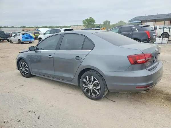 3VW2B7AJ9HM212727 2017 VOLKSWAGEN JETTA - Image 2