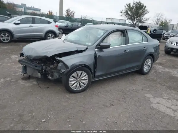3VW2B7AJ9HM232962 2017 VOLKSWAGEN JETTA - Image 2