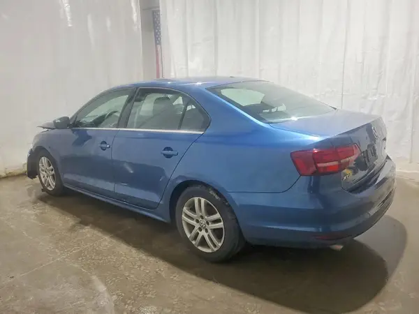 3VW2B7AJ9HM239670 2017 VOLKSWAGEN JETTA - Image 2