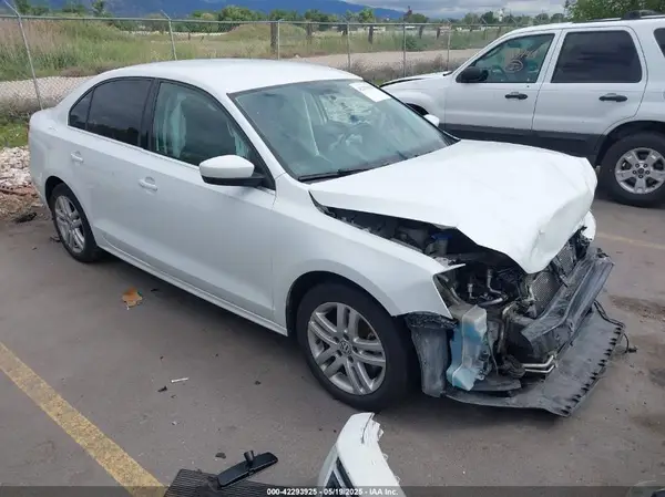 3VW2B7AJ9HM257098 2017 VOLKSWAGEN JETTA - Image 1