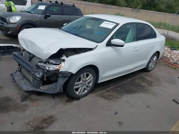 3VW2B7AJ9HM257098 2017 VOLKSWAGEN JETTA - Image 2