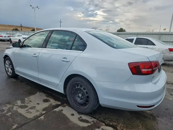3VW2B7AJ9HM265993 2017 VOLKSWAGEN JETTA - Image 2