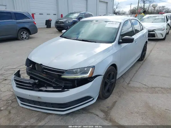 3VW2B7AJ9HM307398 2017 VOLKSWAGEN JETTA - Image 2