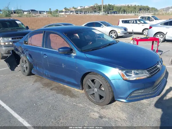 3VW2B7AJ9HM327313 2017 VOLKSWAGEN JETTA - Image 1