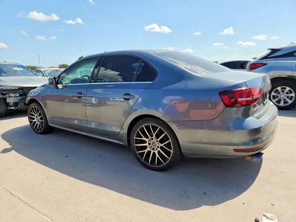 3VW2B7AJ9HM329420 2017 VOLKSWAGEN JETTA - Image 2