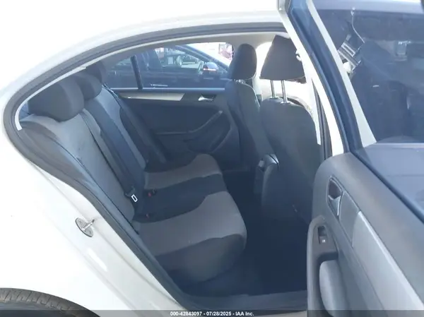 3VW2B7AJ9HM334679 2017 VOLKSWAGEN JETTA - Image 8