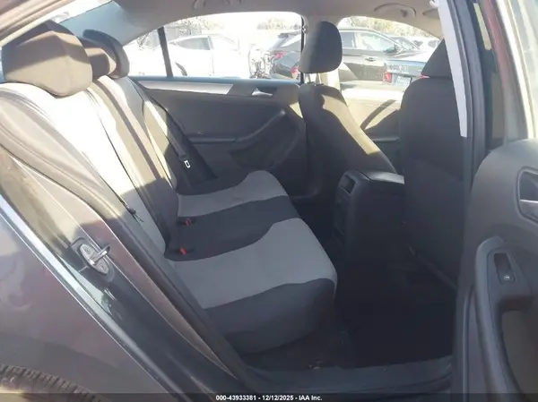 3VW2B7AJ9HM360764 2017 VOLKSWAGEN JETTA - Image 8