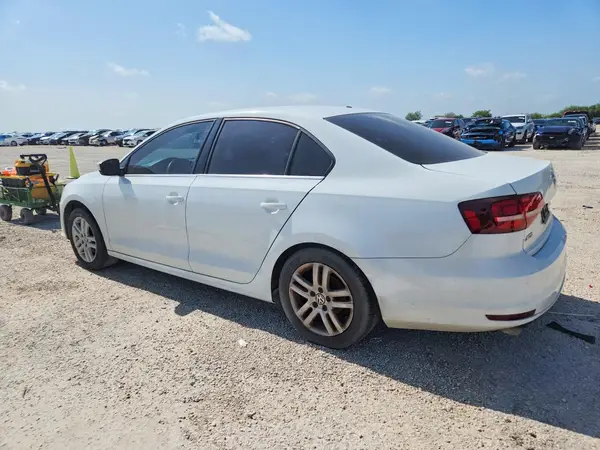 3VW2B7AJ9HM370372 2017 VOLKSWAGEN JETTA - Image 2