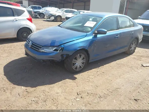 3VW2B7AJ9HM375944 2017 VOLKSWAGEN JETTA - Image 2