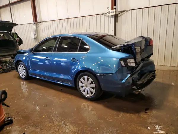 3VW2B7AJ9HM411177 2017 VOLKSWAGEN JETTA - Image 2