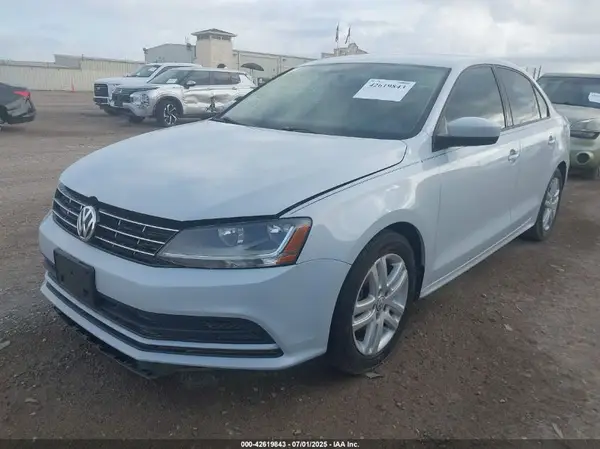 3VW2B7AJ9JM212104 2018 VOLKSWAGEN JETTA - Image 2