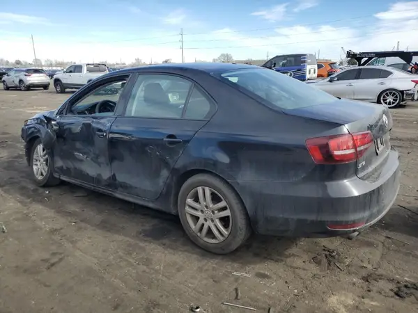 3VW2B7AJ9JM214855 2018 VOLKSWAGEN JETTA - Image 2