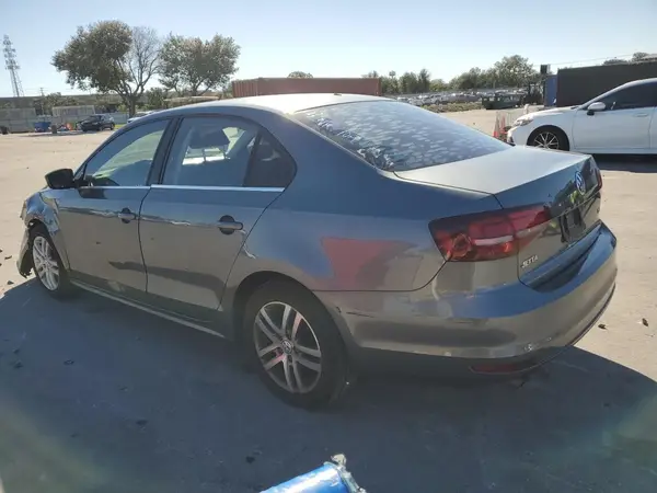 3VW2B7AJ9JM220400 2018 VOLKSWAGEN JETTA - Image 2