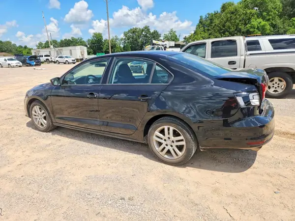 3VW2B7AJ9JM229081 2018 VOLKSWAGEN JETTA - Image 2