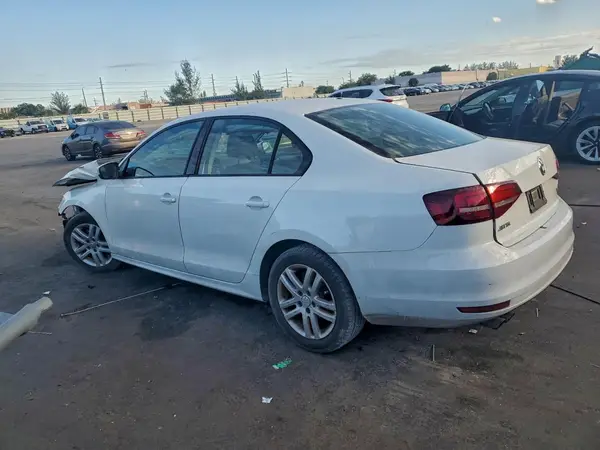 3VW2B7AJ9JM230599 2018 VOLKSWAGEN JETTA - Image 2