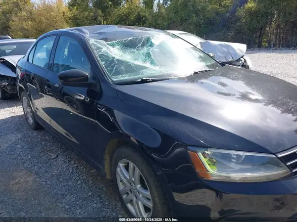3VW2B7AJ9JM231090 2018 VOLKSWAGEN JETTA - Image 1