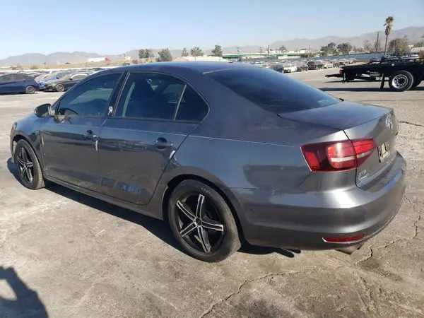 3VW2B7AJ9JM232675 2018 VOLKSWAGEN JETTA - Image 2
