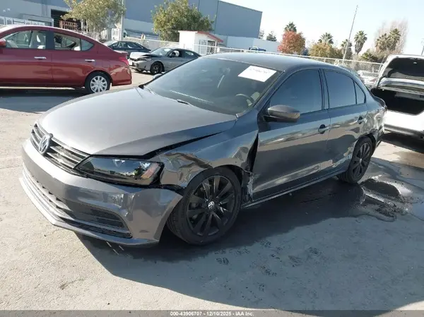 3VW2B7AJ9JM251713 2018 VOLKSWAGEN JETTA - Image 2