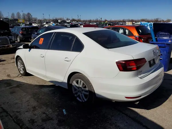 3VW2B7AJ9JM251985 2018 VOLKSWAGEN JETTA - Image 2