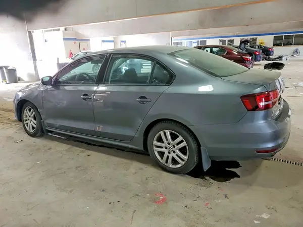 3VW2B7AJ9JM260573 2018 VOLKSWAGEN JETTA - Image 2