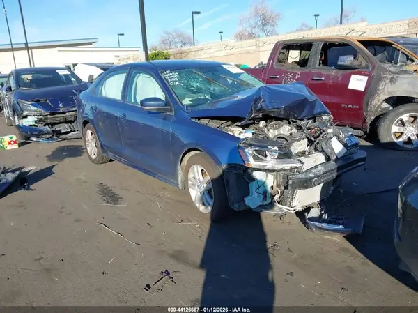 3VW2B7AJ9JM262355 2018 VOLKSWAGEN JETTA - Image 1
