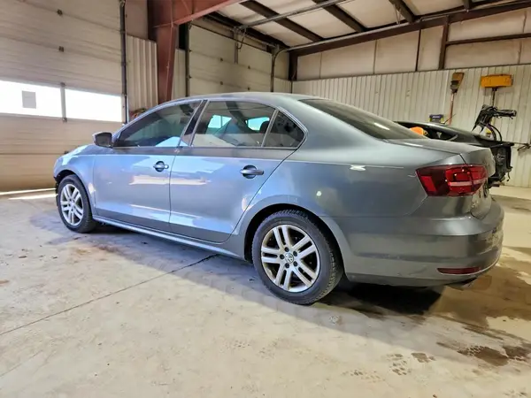 3VW2B7AJ9JM263215 2018 VOLKSWAGEN JETTA - Image 2