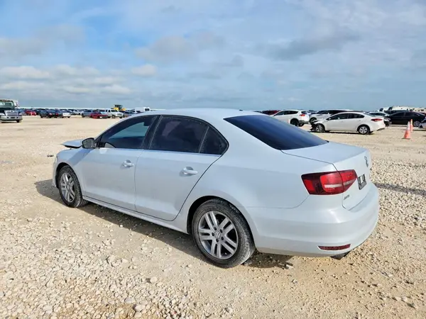 3VW2B7AJXHM268983 2017 VOLKSWAGEN JETTA - Image 2