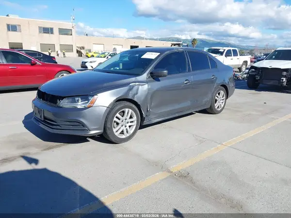 3VW2B7AJXJM252210 2018 VOLKSWAGEN JETTA - Image 2