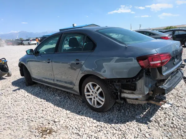 3VW2B7AJXJM256984 2018 VOLKSWAGEN JETTA - Image 2