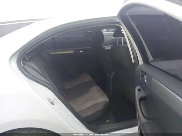 3VW2B7AJXJM260095 2018 VOLKSWAGEN JETTA - Image 8