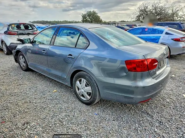 3VW2K7AJ0EM218976 2016 VOLKSWAGEN JETTA - Image 2