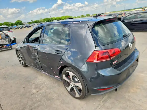 3VW447AU0GM043547 2016 VOLKSWAGEN GTI - Image 2