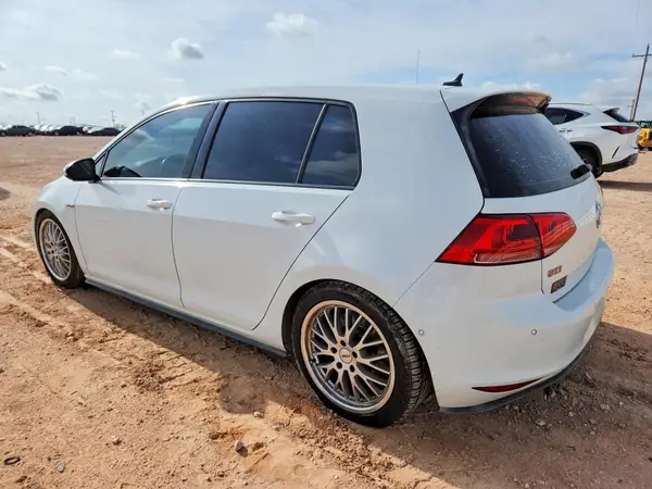 3VW447AU0HM027091 2017 VOLKSWAGEN GTI - Image 2