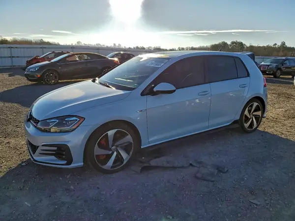 3VW447AU0JM256893 2018 VOLKSWAGEN GTI - Image 1